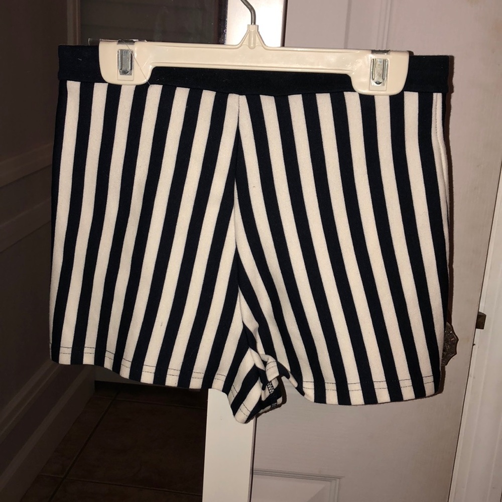 Shorts - Picture 2 of 3